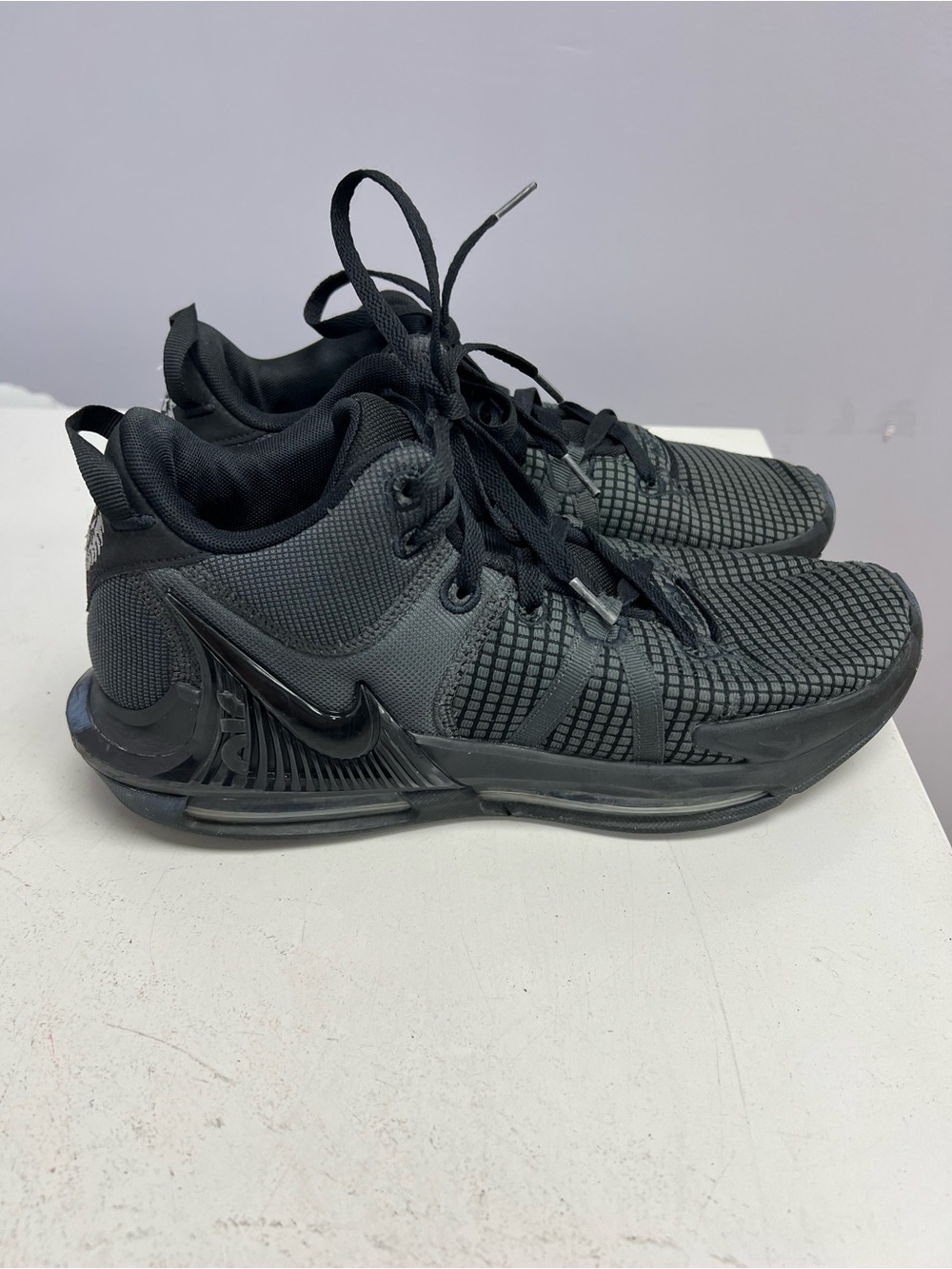 Nike LeBron Witness VII Black Mesh Basketball Sneakers Men’s 11